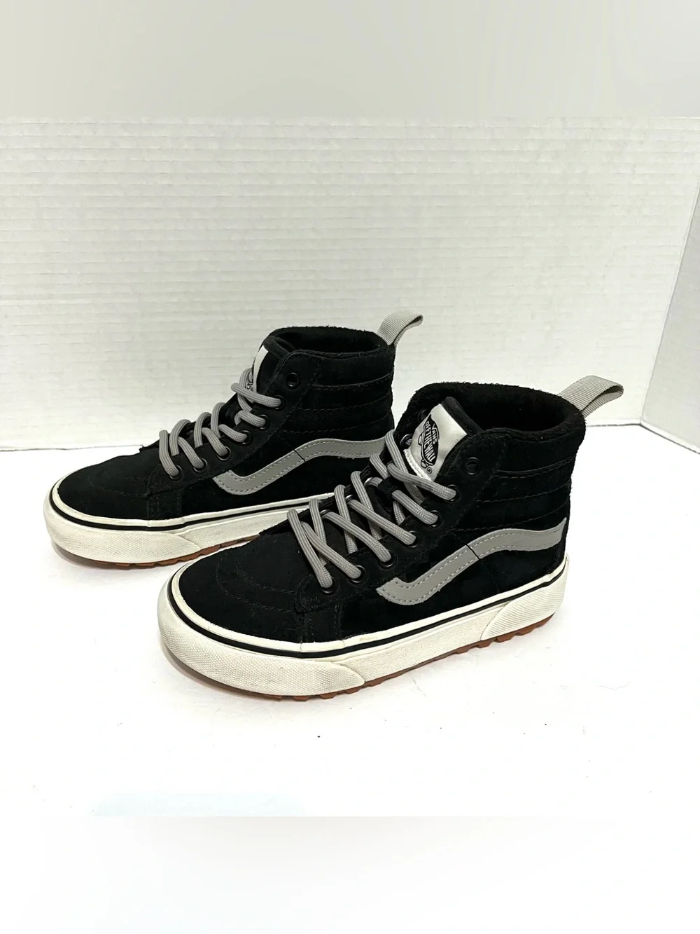 Vans Boys MTE Sk8-Black and Gray High-Top Skate Winter Sneakers Size 13 Lace up